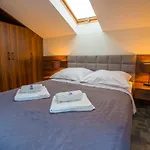 Resort Farys - Swietna Lokalizacja, Sauna, Jacuzzi, Piekne Widoki Z Okien 2*