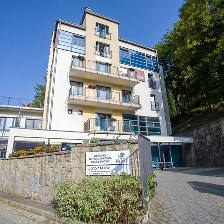 Ośrodek wypoczynkowy Farys - Centrum Krynicy Na Wzgórzu Wśród Ciszy Ze Wspaniałymi Tarasami Widokowymi, Sauna, Jacuzii, Siłowna, Prywatny Parking 2*