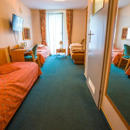 Farys - Centrum Krynicy Na Wzgórzu Wśród Ciszy Ze Wspaniałymi Tarasami Widokowymi, Sauna, Jacuzii, Siłowna, Prywatny Parking