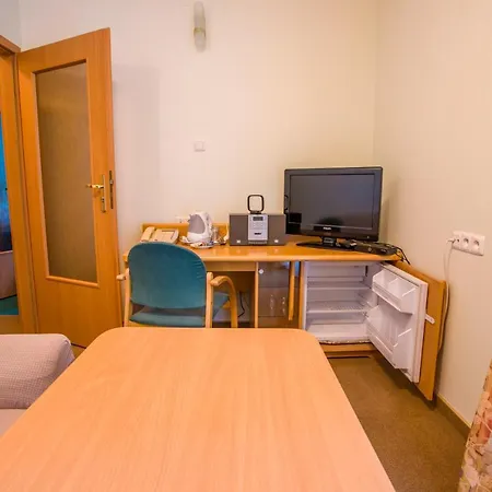 Farys - Centrum Krynicy Na Wzgórzu Wśród Ciszy Ze Wspaniałymi Tarasami Widokowymi, Sauna, Jacuzii, Siłowna, Prywatny Parking 2* Krynica-Zdrój