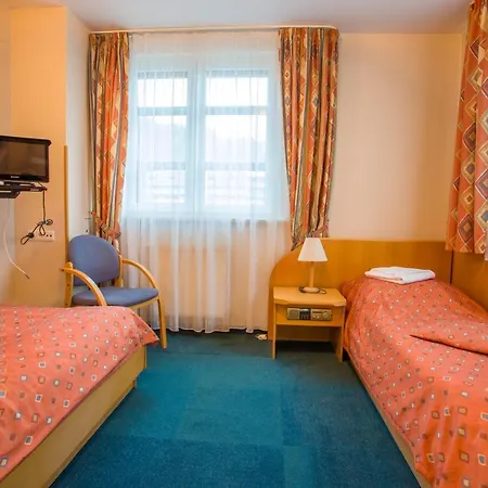 Farys - Centrum Krynicy Na Wzgórzu Wśród Ciszy Ze Wspaniałymi Tarasami Widokowymi, Sauna, Jacuzii, Siłowna, Prywatny Parking 2*