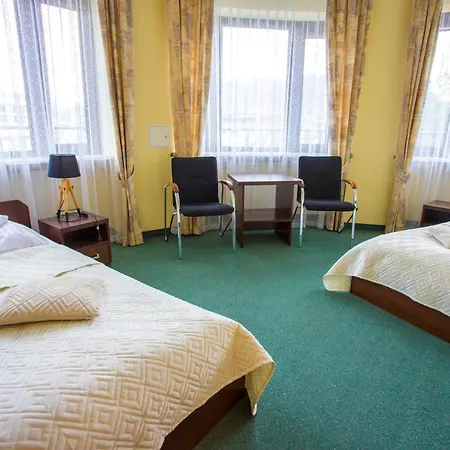 Ośrodek wypoczynkowy Farys - Centrum Krynicy Na Wzgórzu Wśród Ciszy Ze Wspaniałymi Tarasami Widokowymi, Sauna, Jacuzii, Siłowna, Prywatny Parking 2*