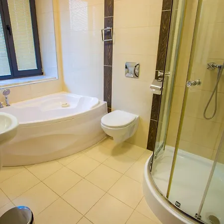 Farys - Swietna Lokalizacja, Sauna, Jacuzzi, Piekne Widoki Z Okien 2* Крыница-Здруй