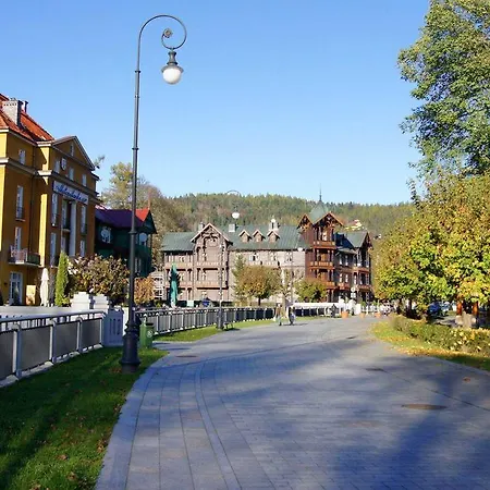 Farys - Centrum Krynicy Na Wzgórzu Wśród Ciszy Ze Wspaniałymi Tarasami Widokowymi, Sauna, Jacuzii, Siłowna, Prywatny Parking 2* Krynica-Zdrój