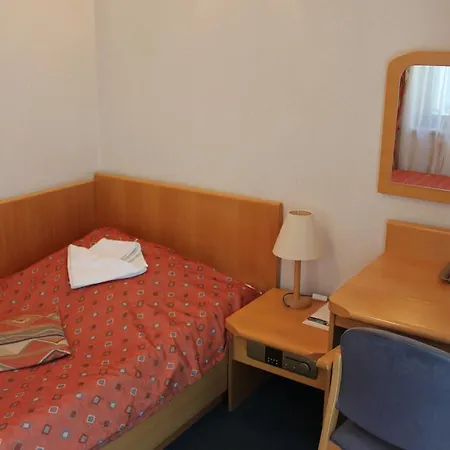 Farys - Centrum Krynicy Na Wzgórzu Wśród Ciszy Ze Wspaniałymi Tarasami Widokowymi, Sauna, Jacuzii, Siłowna, Prywatny Parking 2* Krynica-Zdrój