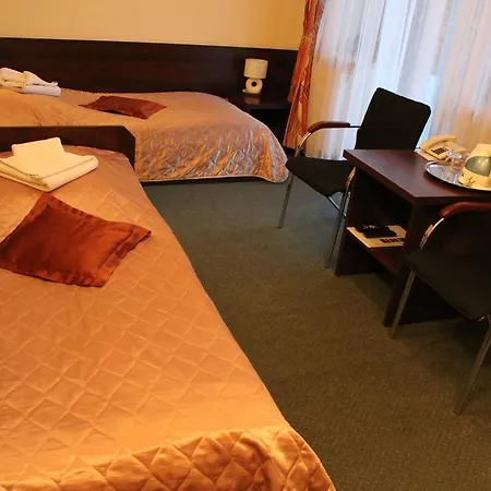 Ośrodek wypoczynkowy Farys - Centrum Krynicy Na Wzgórzu Wśród Ciszy Ze Wspaniałymi Tarasami Widokowymi, Sauna, Jacuzii, Siłowna, Prywatny Parking 2*