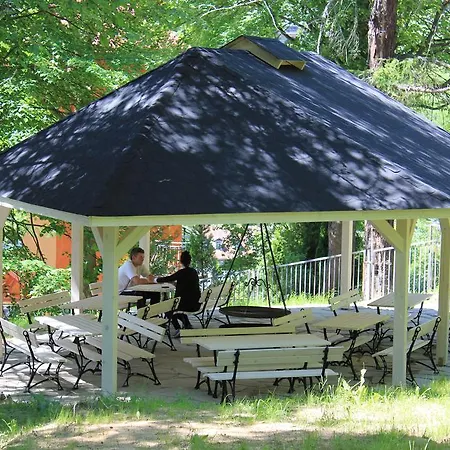 Ośrodek wypoczynkowy Farys - Centrum Krynicy Na Wzgórzu Wśród Ciszy Ze Wspaniałymi Tarasami Widokowymi, Sauna, Jacuzii, Siłowna, Prywatny Parking Krynica-Zdrój